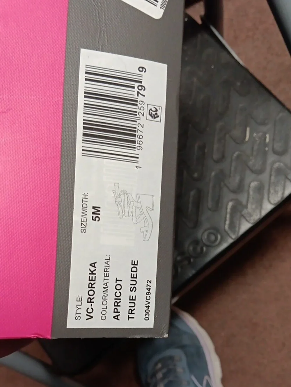 NWT VC Roreka Suede Tie Up Sandal